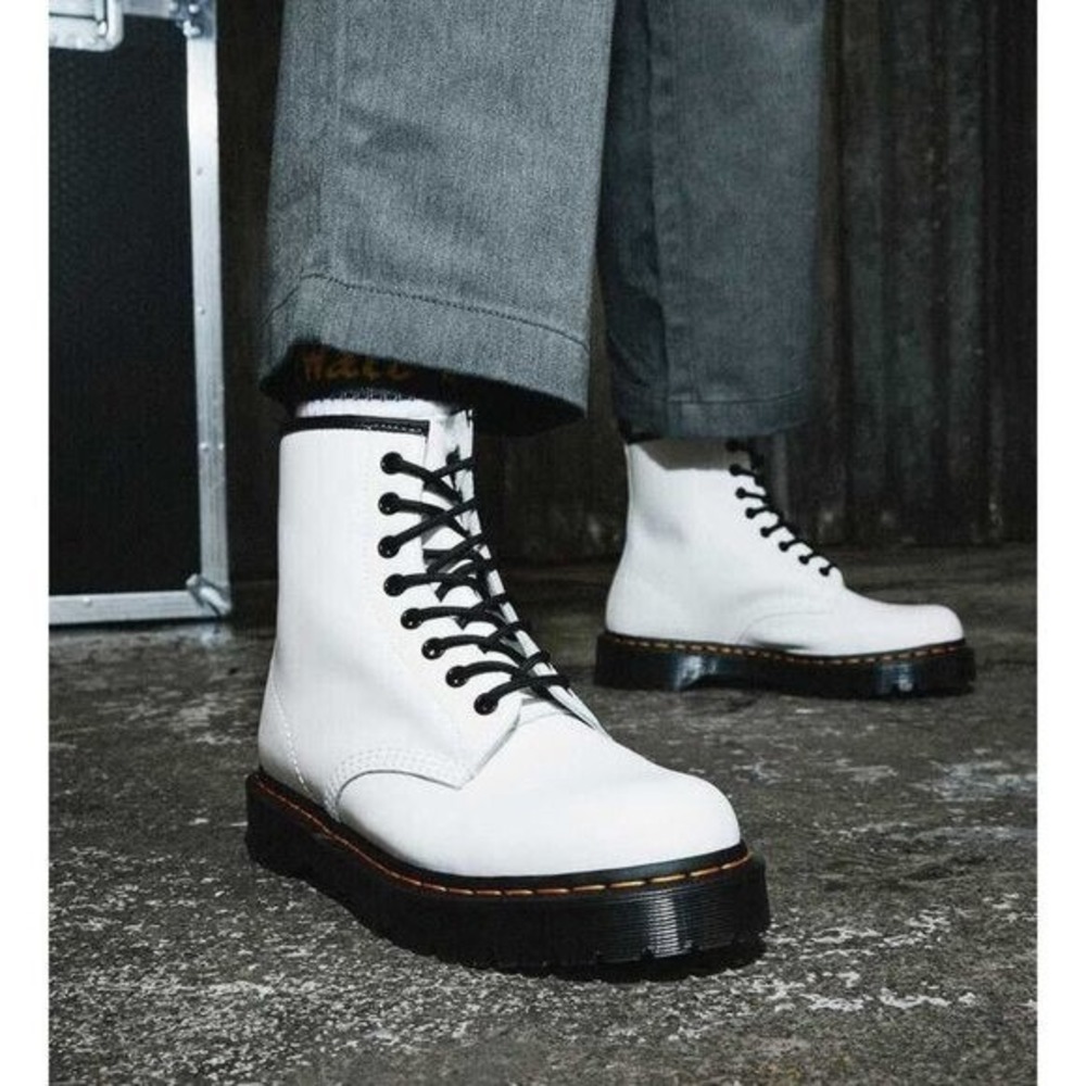 Dr. Martens 1460 Lace Up 8-Eye Combat Boots White Smooth Leather Womens US 6